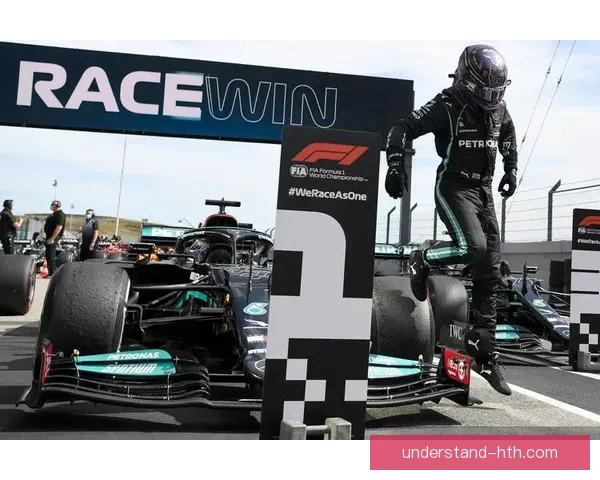 F1赛事最新动态：红牛车队再度统治赛场 汉密尔顿力求复兴挑战冠军